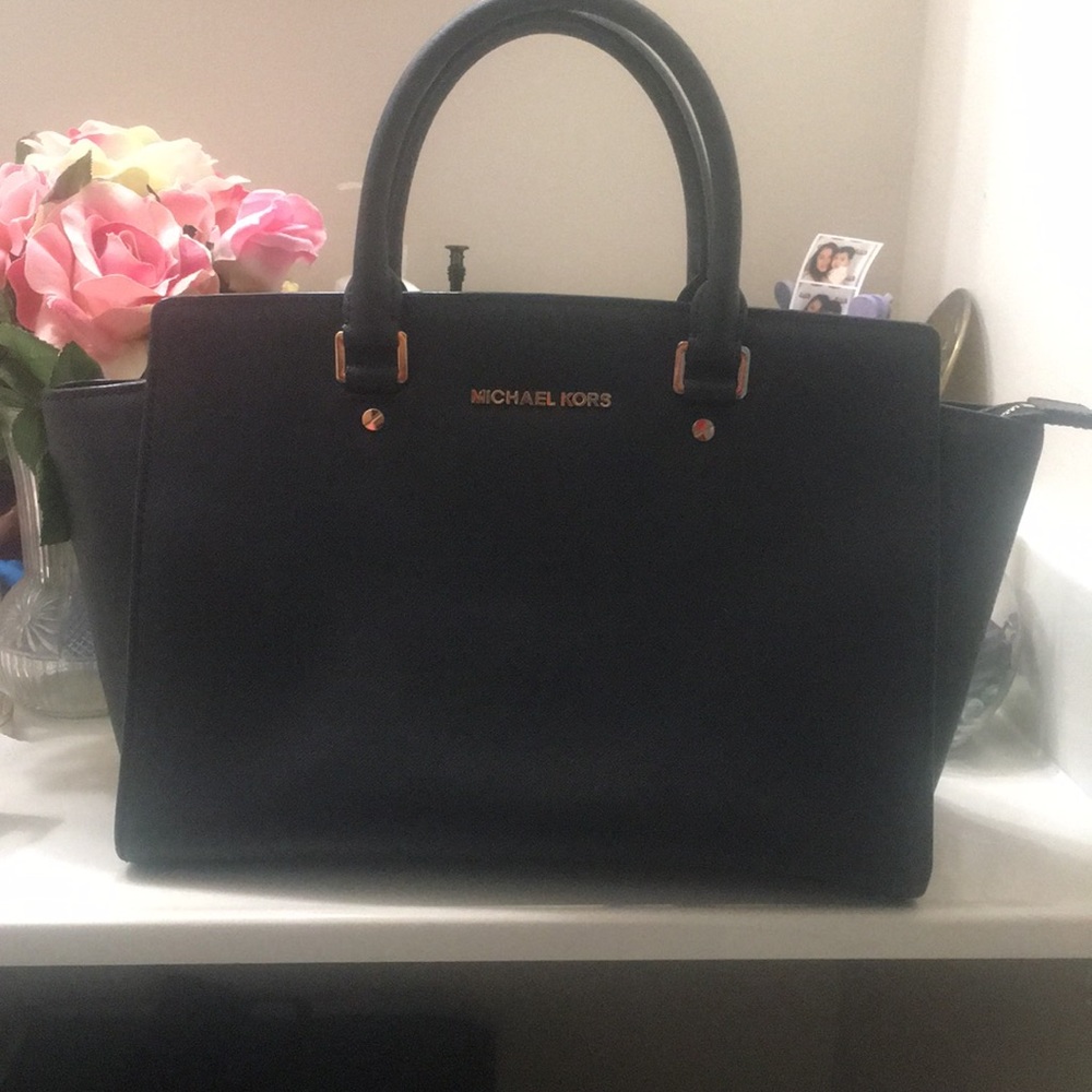 Michael Kors Selma Top zipped Satchel